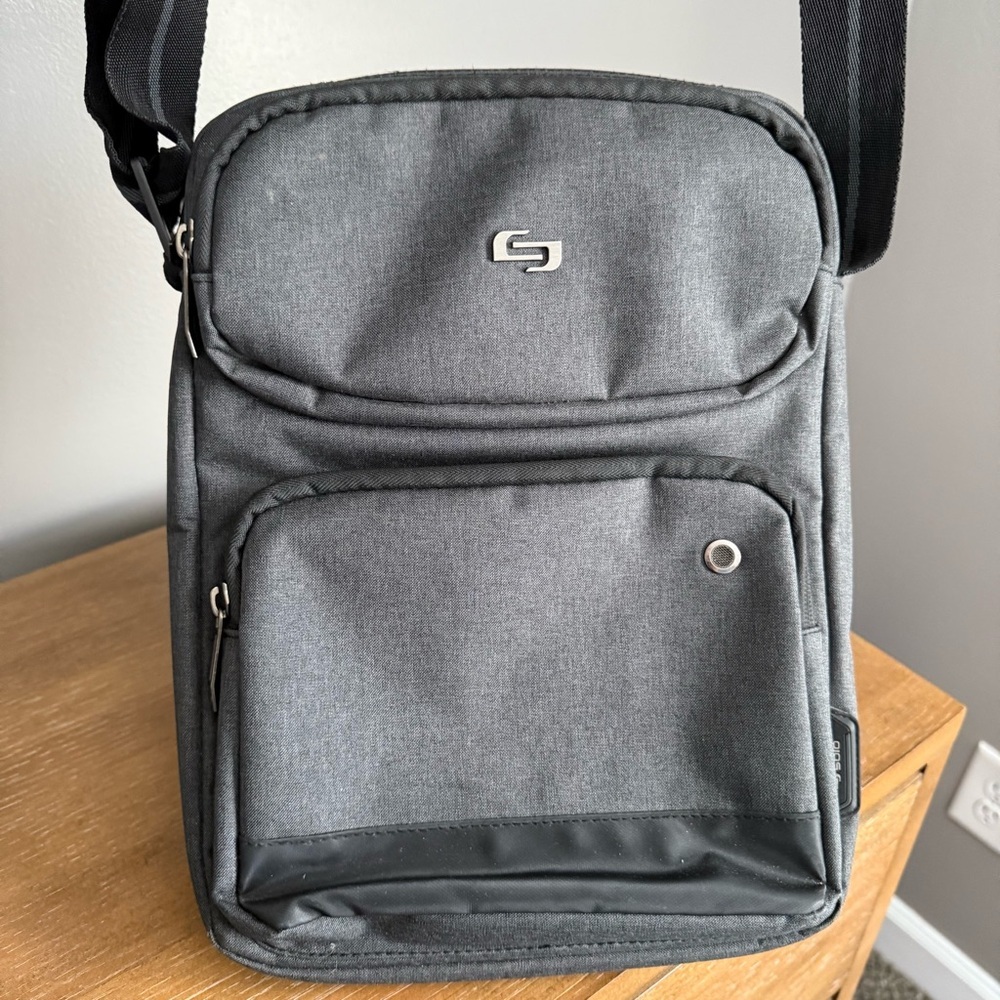 Solo New York Grey Ludlow Tablet Sling Crossbody Bag iPad Organizer
